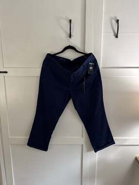 Kut from the Kloth Gwen Relaxed Trouser Navy Blue Cropped Chino Pants NWT